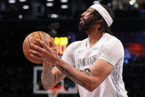 断刃擎天！戴维斯火线复出，守卫独行侠最后的火种